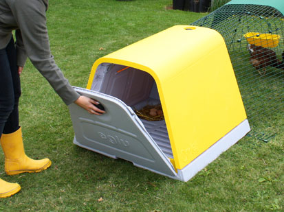 Image of the Eglu's dropping tray being removed.
