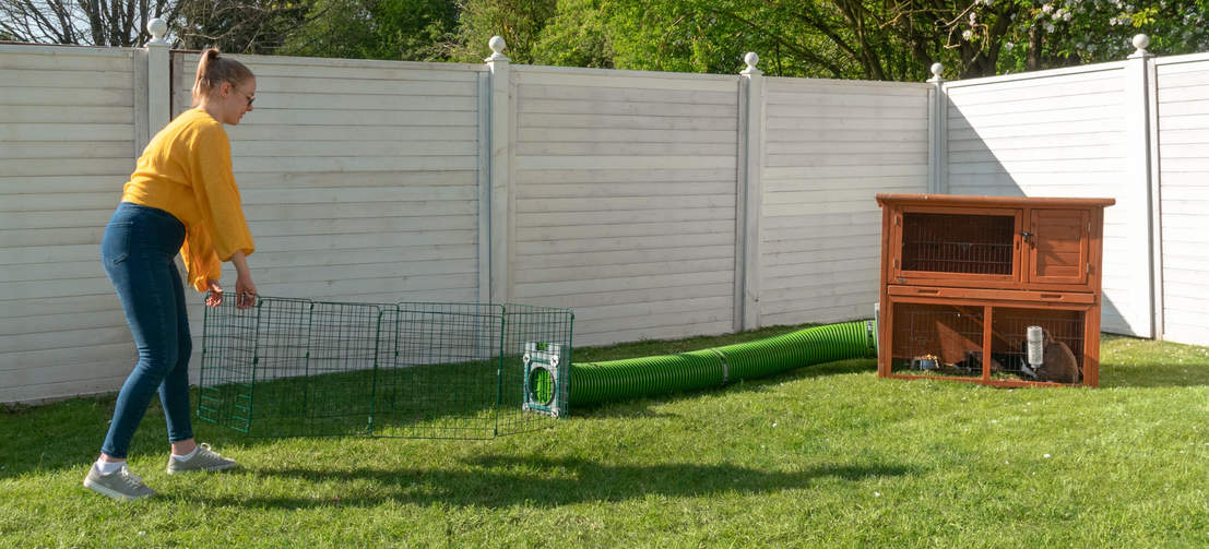 De Zippi konijnenspeelren kan snel naar een vers stuk gras worden verplaatst