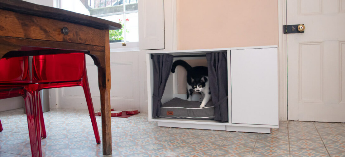 Het uitneembare kussen zorgt ervoor dat het Maya Nook kattenmeubel heel makkelijk te reinigen is. Verwen uw kat met een droombed!