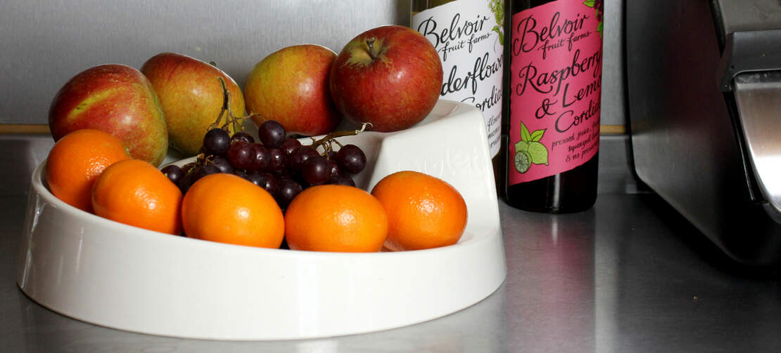 De Rollabowl fruitschaal is het perfecte accessoire voor in elke keuken