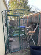 Catio past perfect tussen het huis en de schutting