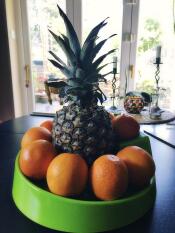 In deze stijlvolle schaal zal kleiner fruit nooit geplet worden door groot fruit :) 