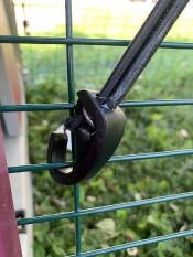 Een bungy-koord van een gaaspaneel van een bekleding