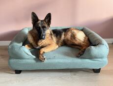 Mayra op haar nieuwe bed.