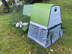 Omlet green Eglu Go up verhoogd kippenhok en ren
