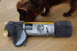 Libby denkt dat deze natte poten mat van pas zal komen met al die regen die we hebben gehad! 
