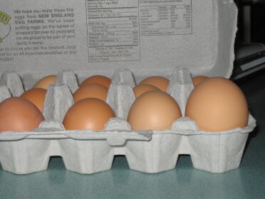 Wauw, deze paste bijna niet in de gerecyclede eierdoos en te denken dat Eggna degene was die alle softies legde. Het is 80 gram