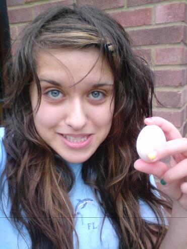 Chalky's eerste ei! [excuseer het ruwe uiterlijk alsjeblieft!]