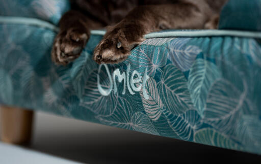 Een close up van het natuurpad bolster hondenbed