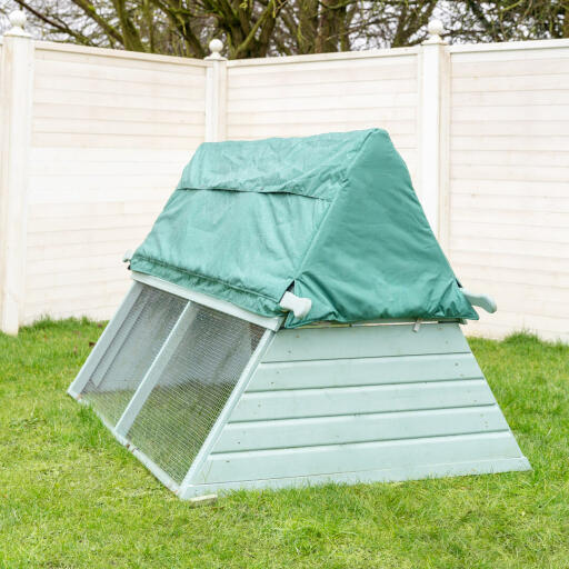 Boughton houten kippenhok met weerbestendige afdekking in tuin