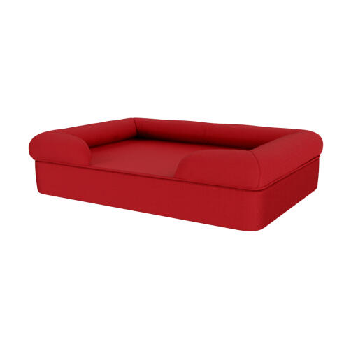 Een rood traagschuim hondenbed.