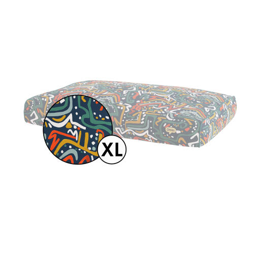Extra groot kussenhoes voor hondenbed in zoomies print van Omlet.