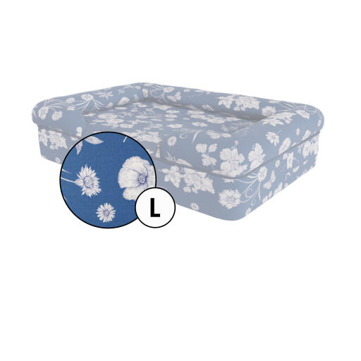 Grote bolster hondenbedovertrek in blauw gebloemd gardenia porselein print van Omlet.