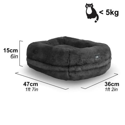 Afbeelding met de afmetingen van het superzachte donut kattenbed