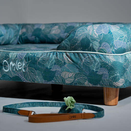 Een close up van het natuurpad bolster hondenbed