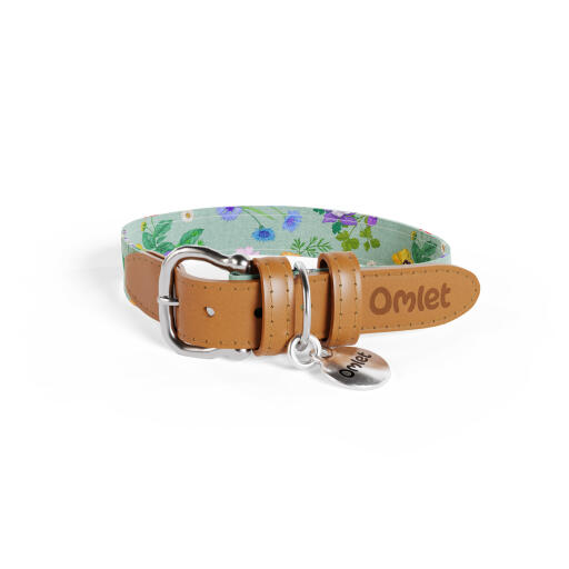 Kleine hondenhalsband in groen en veelkleurige bloemen gardenia sage print van Omlet.