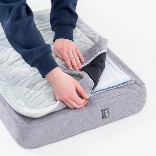 UnZipping de Topology puppy bed met gewatteerde topper