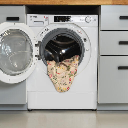 Roze Omlet hondenbedovertrek in de wasmachine