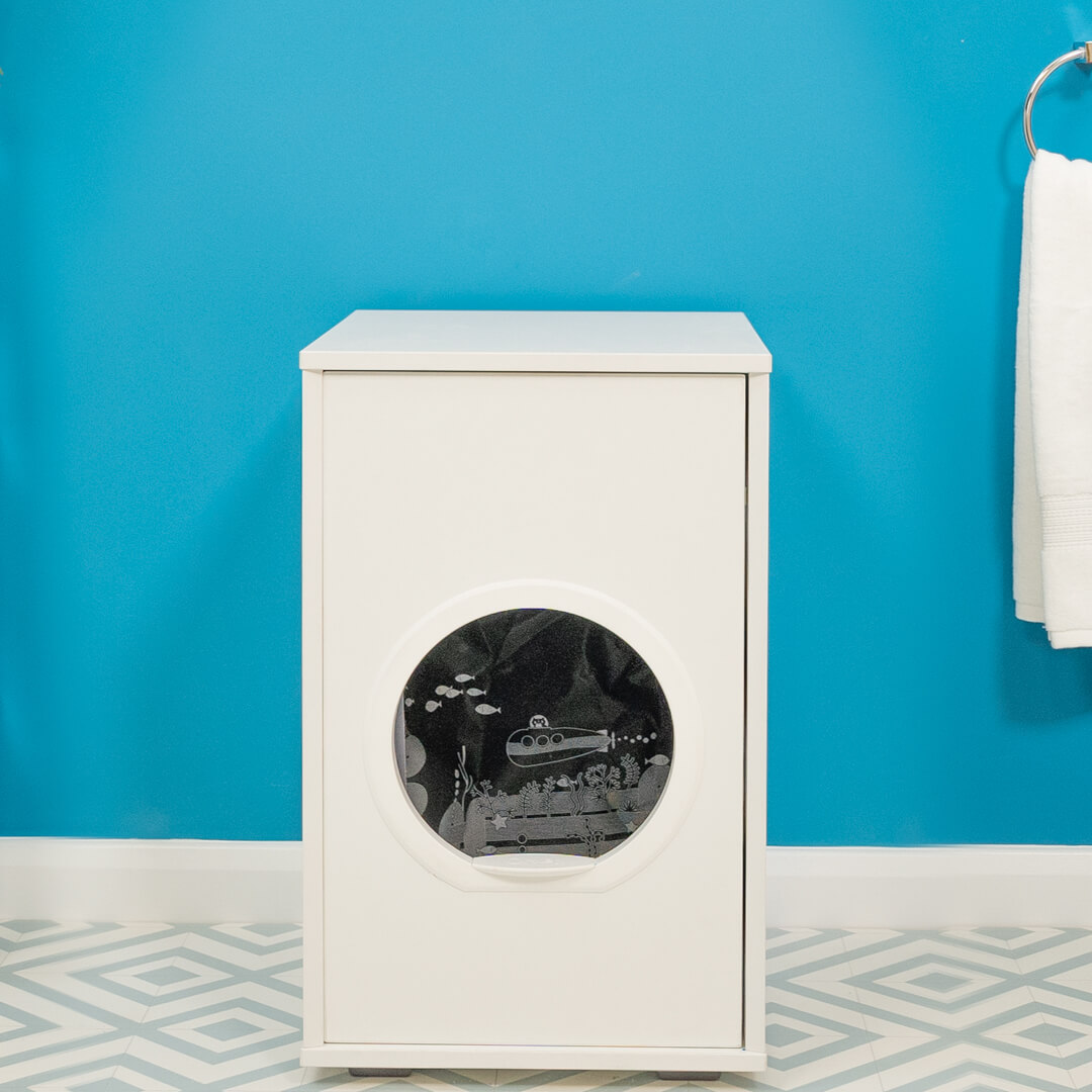 Walk in with storage